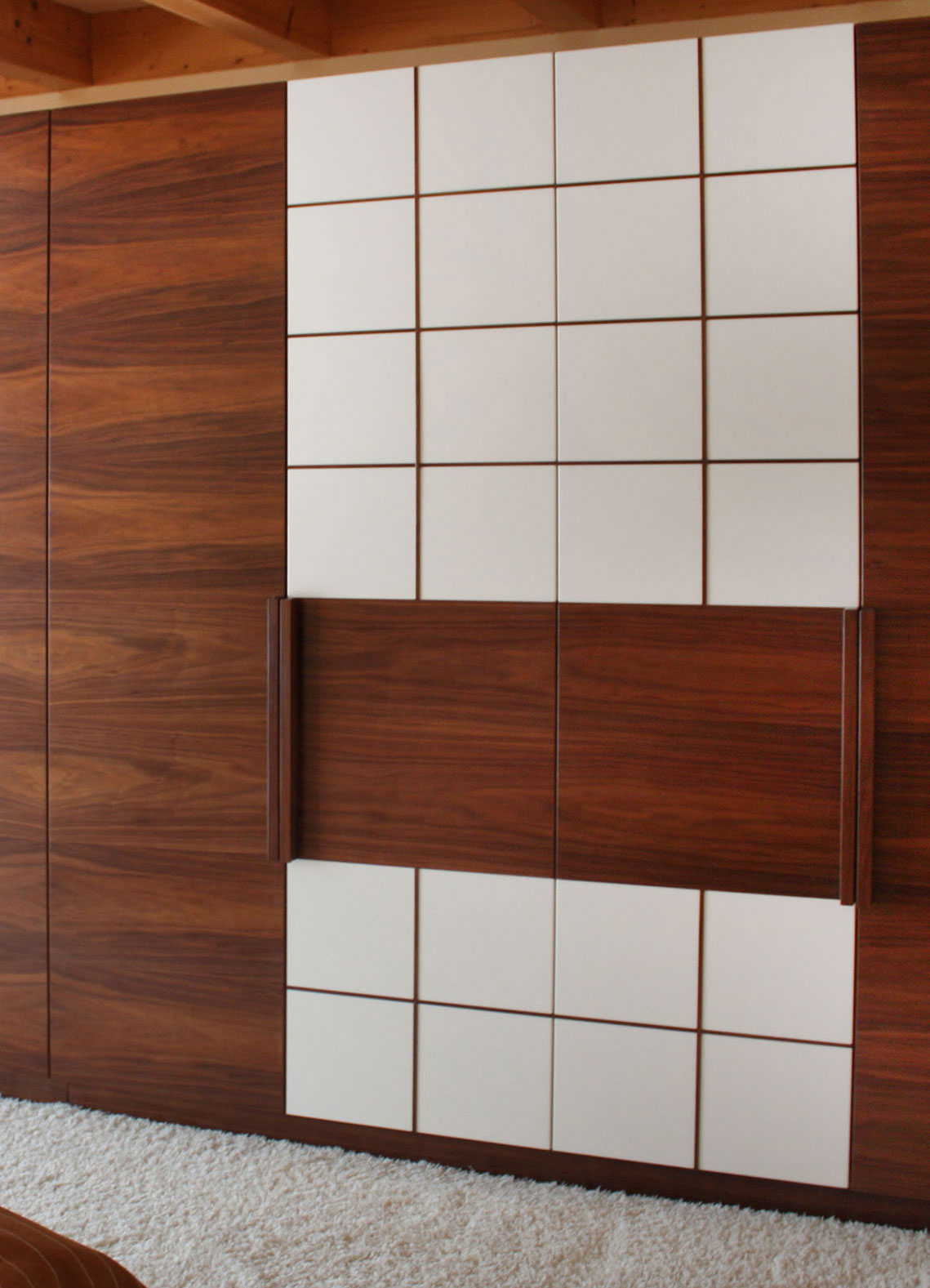 Schrank Nussbaum 00a v2