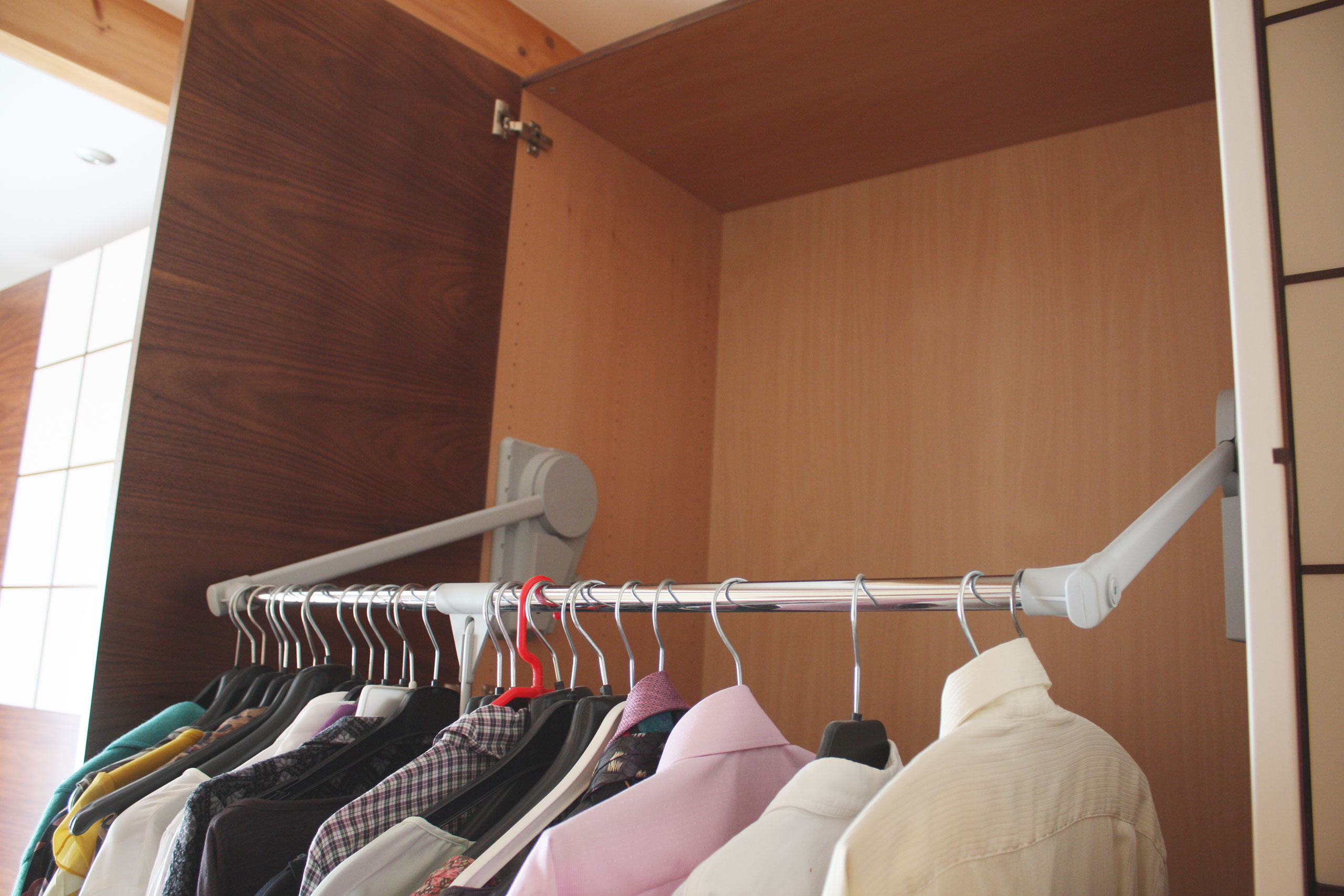 Schrank Nussbaum 02