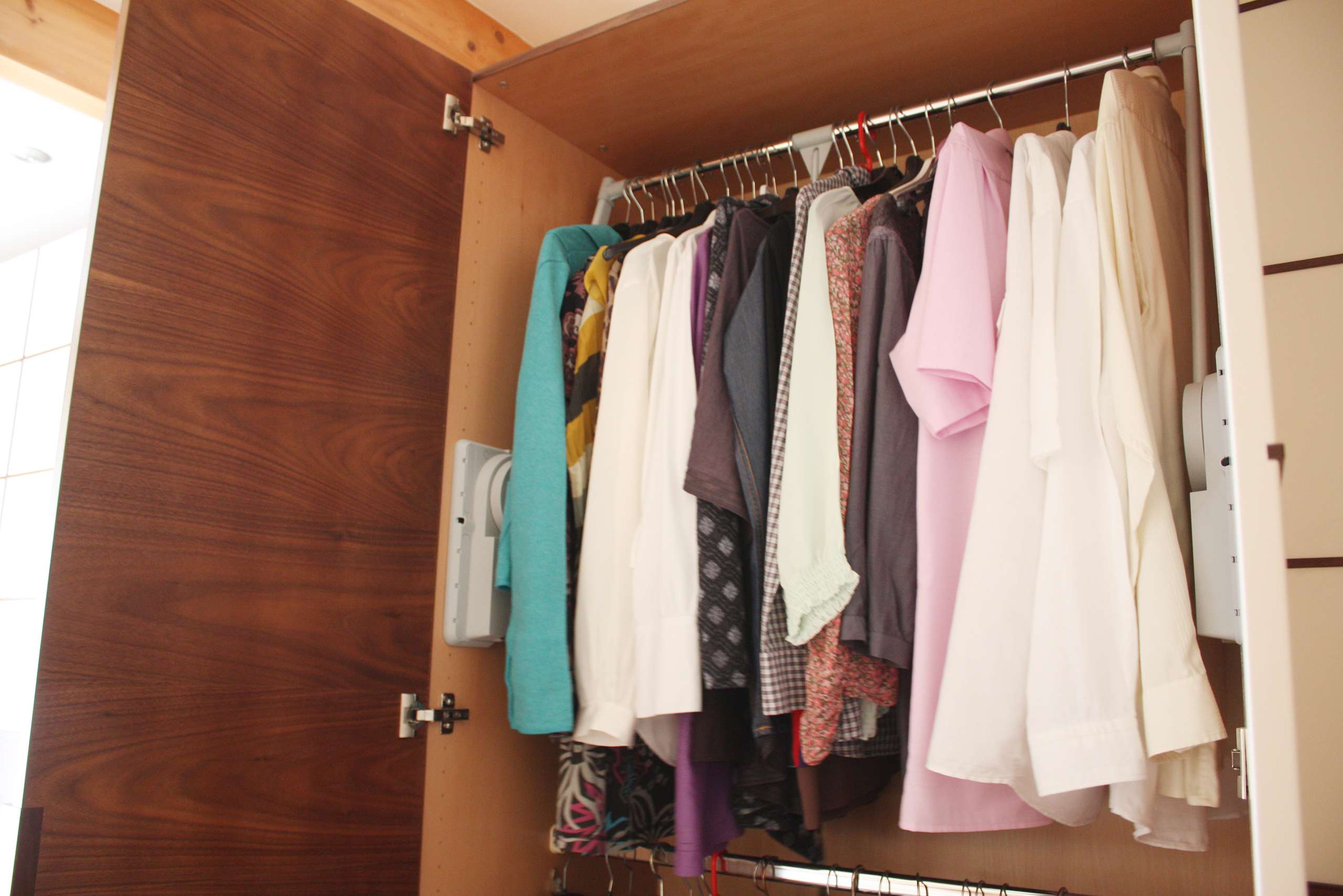Schrank Nussbaum 01